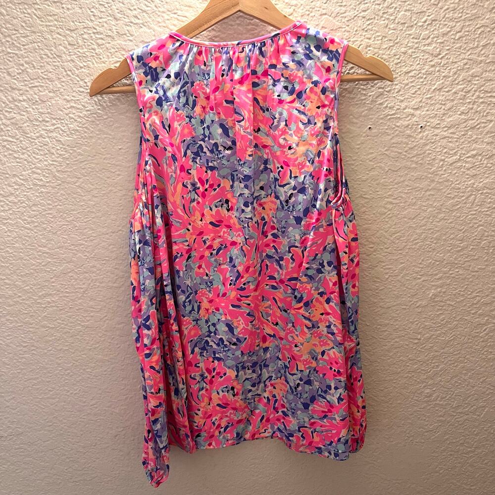 Lilly Pulitzer Finch Cold Shoulder Silk Top Blouse Coco Coral Crab Floral XS - Picture 4 of 9